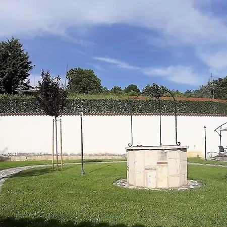 Casa Menestra アパート Scoppito